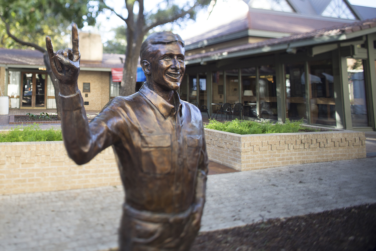 Hookem Statue